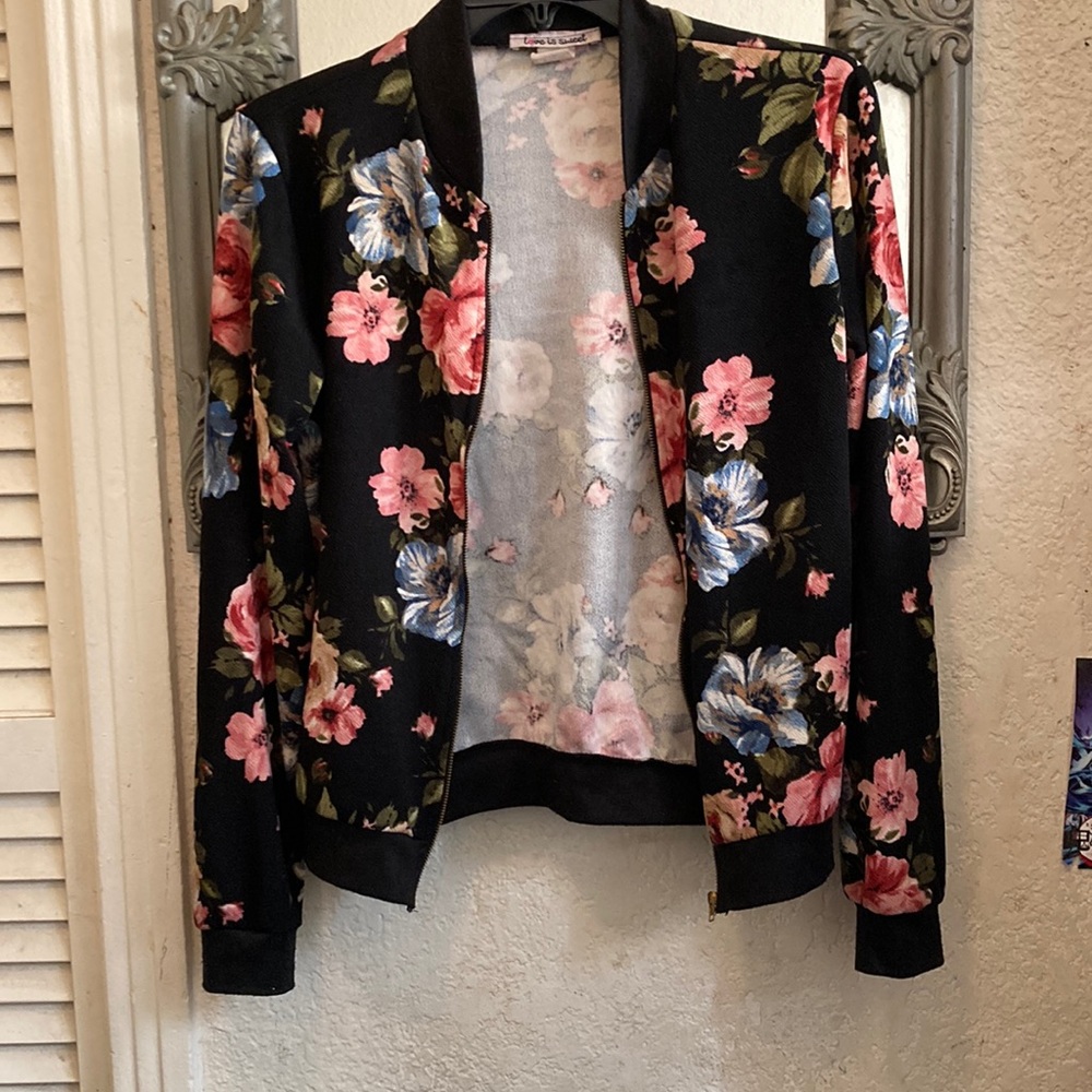 “ Love is sweet” flower zipper coat